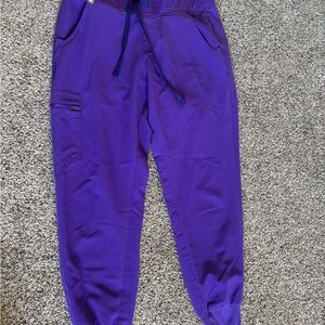 Women’s medium petite Purple Jogger scrubs